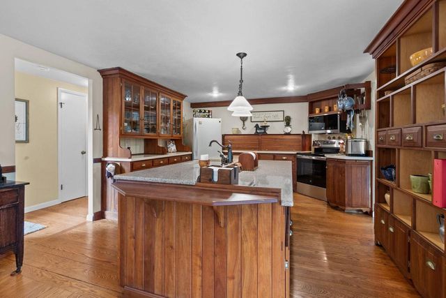 2663 WOODCREST DRIVE, Neenah, WI 54956