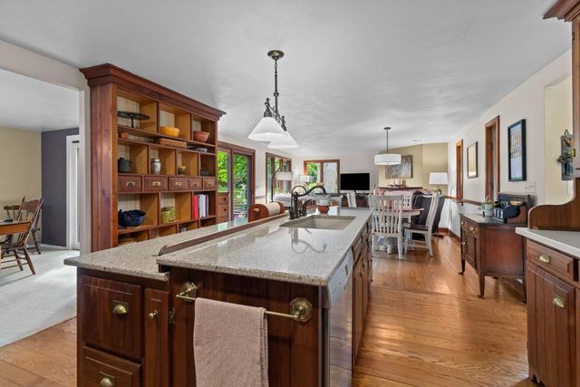 2663 WOODCREST DRIVE, Neenah, WI 54956