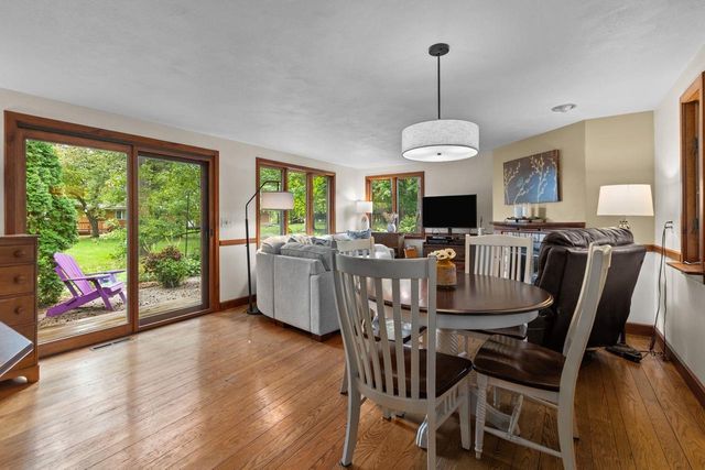 2663 WOODCREST DRIVE, Neenah, WI 54956