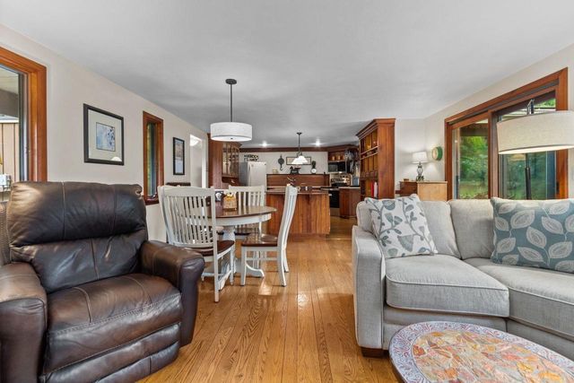 2663 WOODCREST DRIVE, Neenah, WI 54956