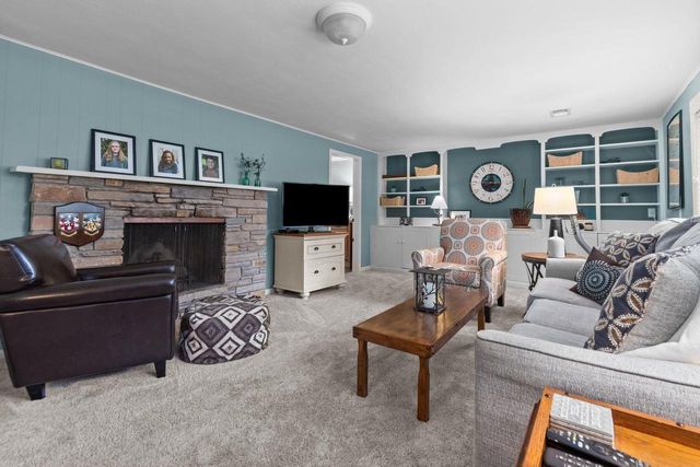 2663 WOODCREST DRIVE, Neenah, WI 54956