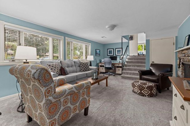 2663 WOODCREST DRIVE, Neenah, WI 54956