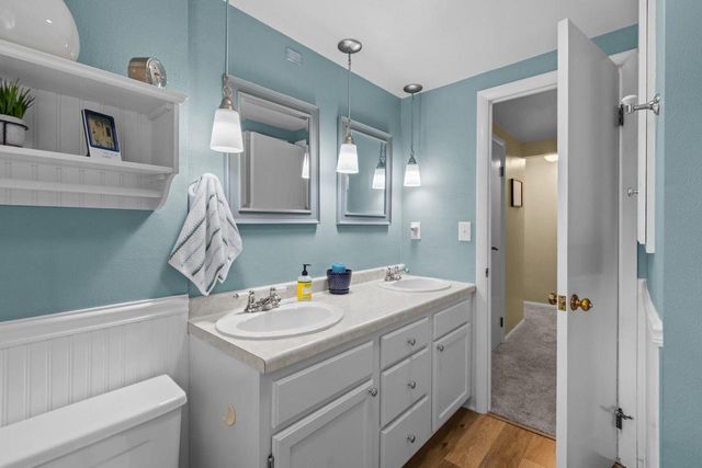 2663 WOODCREST DRIVE, Neenah, WI 54956