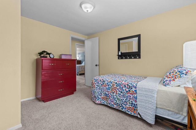 2663 WOODCREST DRIVE, Neenah, WI 54956