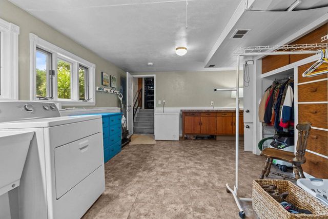 2663 WOODCREST DRIVE, Neenah, WI 54956