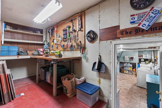 2663 WOODCREST DRIVE, Neenah, WI 54956