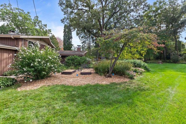 2663 WOODCREST DRIVE, Neenah, WI 54956