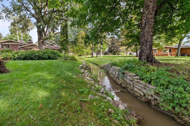 2663 WOODCREST DRIVE, Neenah, WI 54956