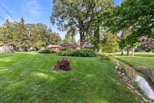 2663 WOODCREST DRIVE, Neenah, WI 54956