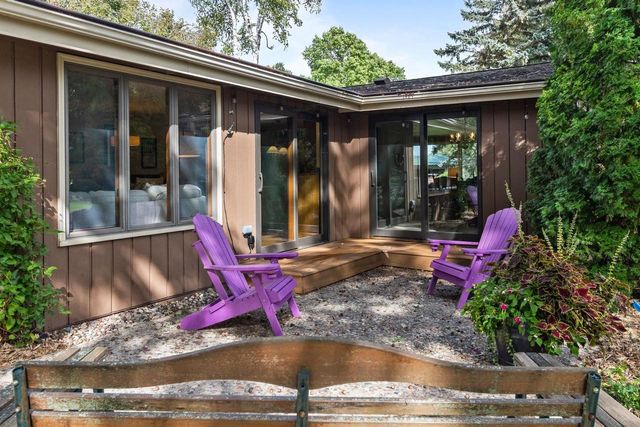 2663 WOODCREST DRIVE, Neenah, WI 54956