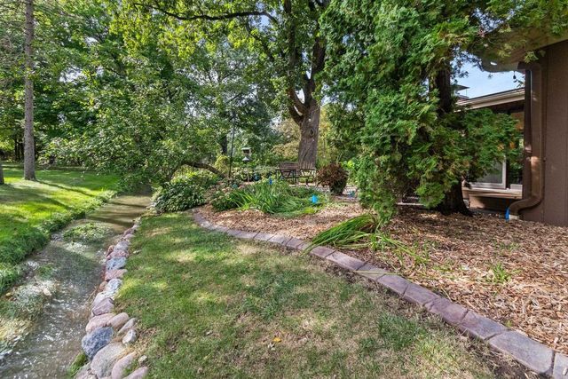 2663 WOODCREST DRIVE, Neenah, WI 54956