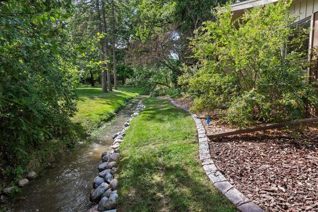 2663 WOODCREST DRIVE, Neenah, WI 54956