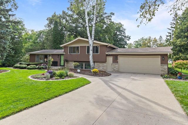 2663 WOODCREST DRIVE, Neenah, WI 54956