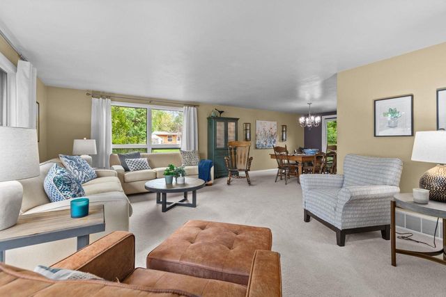 2663 WOODCREST DRIVE, Neenah, WI 54956