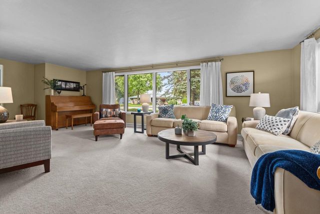 2663 WOODCREST DRIVE, Neenah, WI 54956