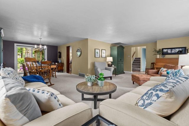 2663 WOODCREST DRIVE, Neenah, WI 54956