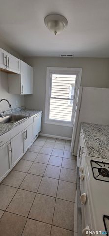 736 Savin Avenue 2R, West Haven, CT 06516