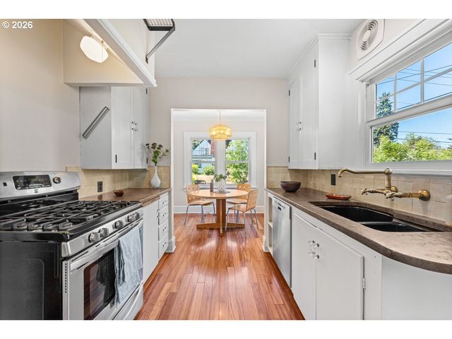 7060 N KERBY Ave, Portland, OR 97217