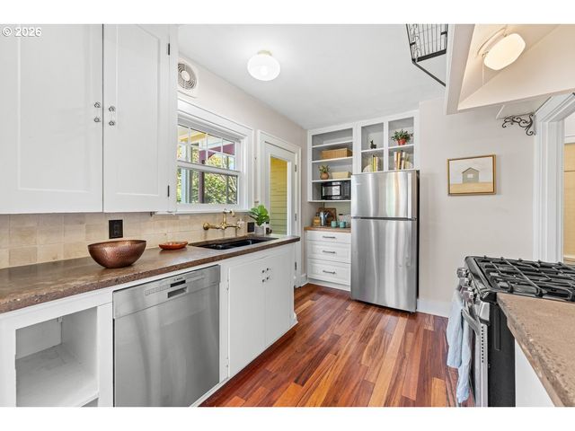 7060 N KERBY Ave, Portland, OR 97217