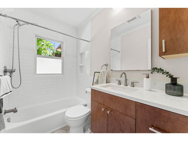 7060 N KERBY Ave, Portland, OR 97217