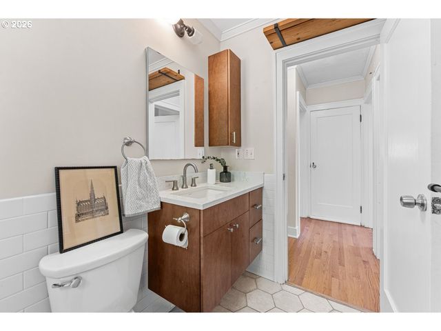7060 N KERBY Ave, Portland, OR 97217