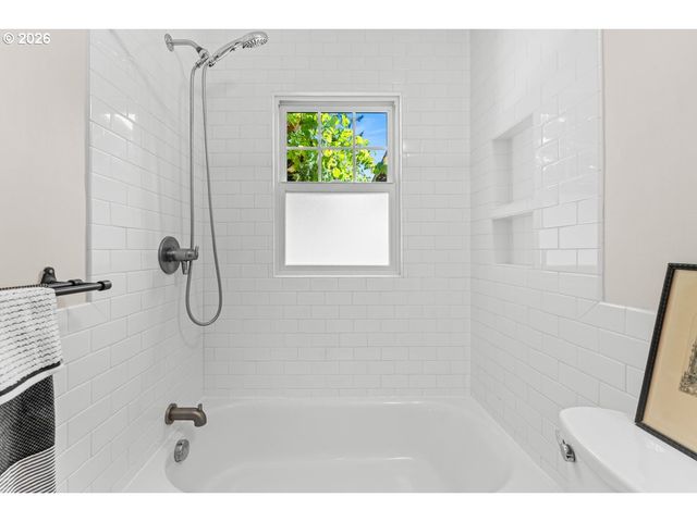 7060 N KERBY Ave, Portland, OR 97217