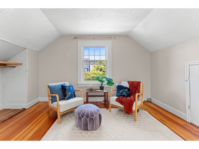 7060 N KERBY Ave, Portland, OR 97217
