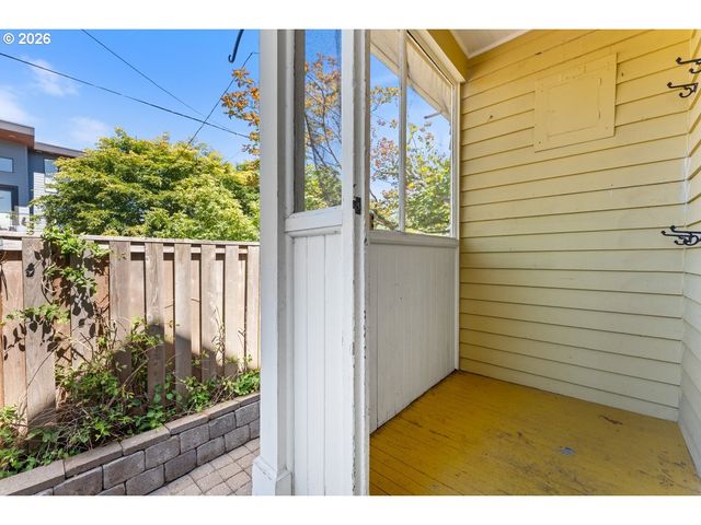 7060 N KERBY Ave, Portland, OR 97217