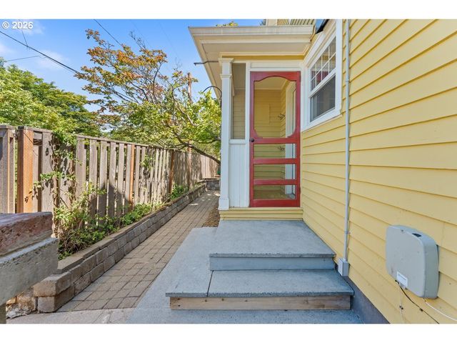 7060 N KERBY Ave, Portland, OR 97217