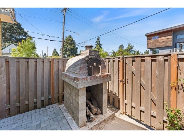 7060 N KERBY Ave, Portland, OR 97217
