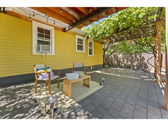 7060 N KERBY Ave, Portland, OR 97217