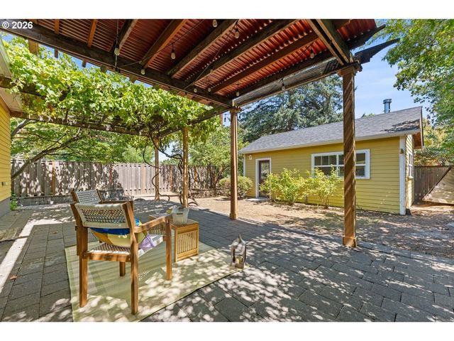 7060 N KERBY Ave, Portland, OR 97217