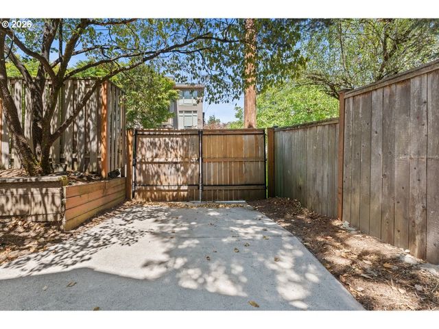 7060 N KERBY Ave, Portland, OR 97217
