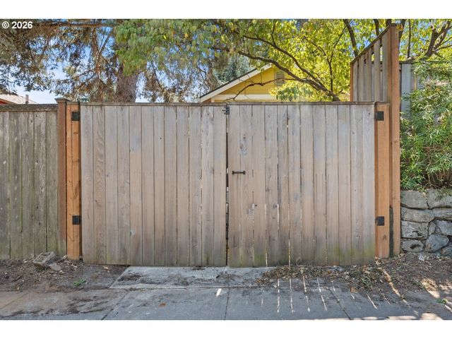 7060 N KERBY Ave, Portland, OR 97217