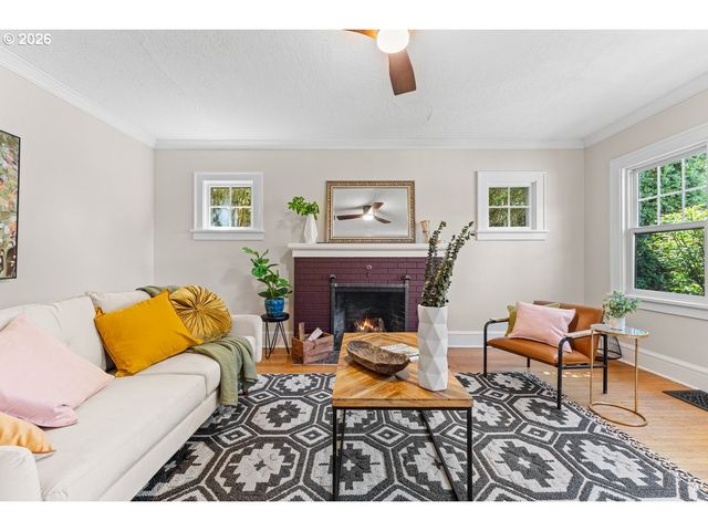 7060 N KERBY Ave, Portland, OR 97217