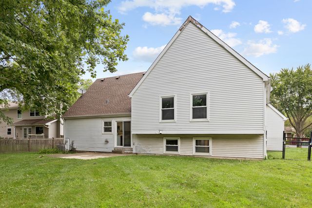 135 Encina Drive, Naperville, IL 60540