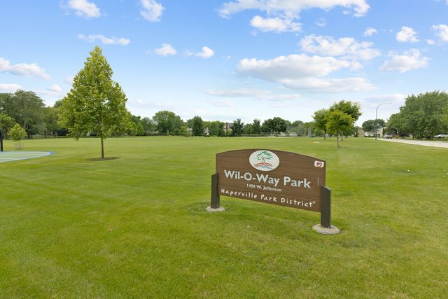 135 Encina Drive, Naperville, IL 60540