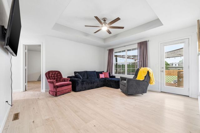 1999 E Logan Street, Republic, MO 65738