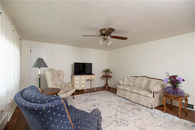 311 S 7th Street, Youngwood, PA 15697