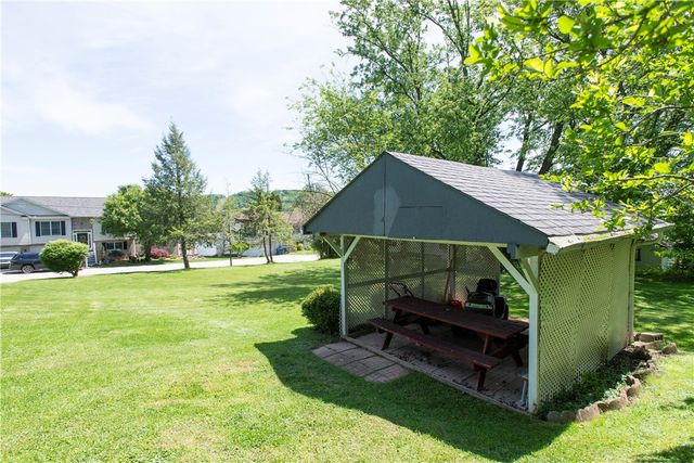 311 S 7th Street, Youngwood, PA 15697