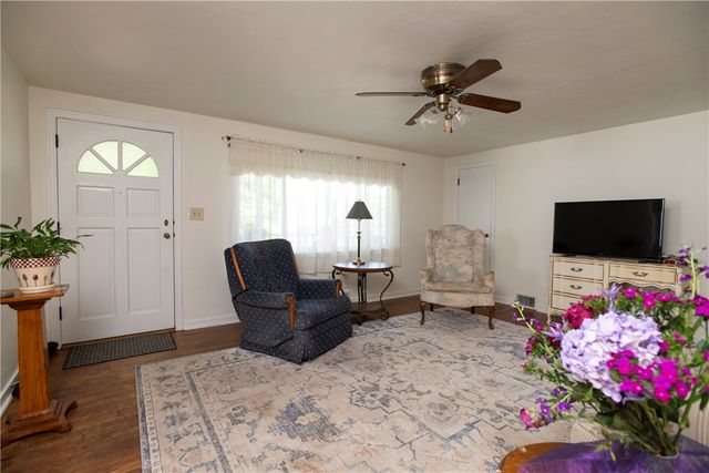 311 S 7th Street, Youngwood, PA 15697