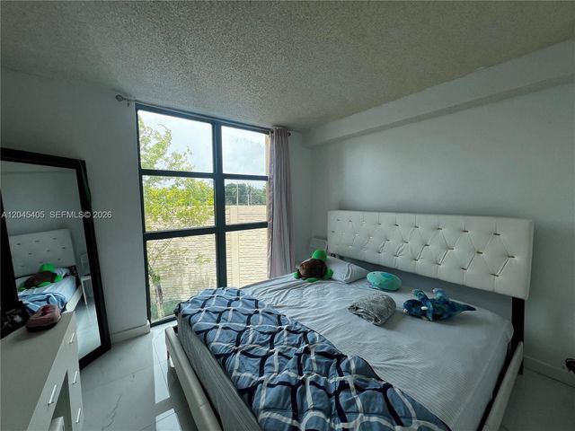 11750 SW 18th St 319-1, Miami, FL 33175