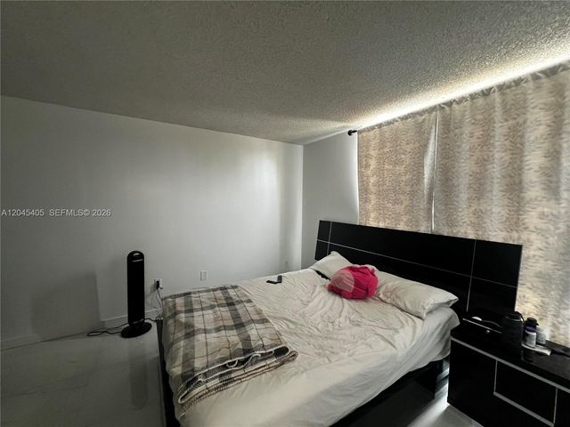 11750 SW 18th St 319-1, Miami, FL 33175
