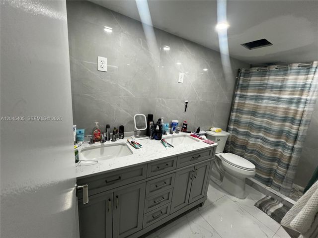 11750 SW 18th St 319-1, Miami, FL 33175