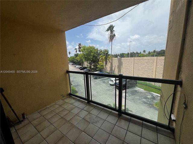 11750 SW 18th St 319-1, Miami, FL 33175