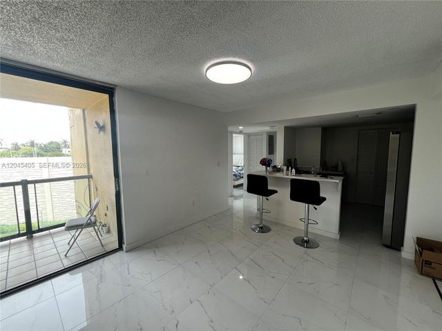 11750 SW 18th St 319-1, Miami, FL 33175