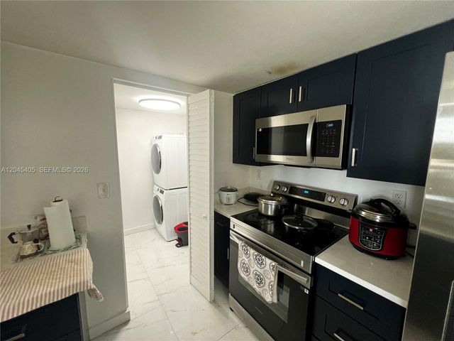 11750 SW 18th St 319-1, Miami, FL 33175
