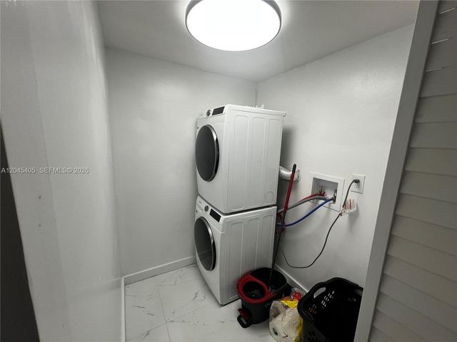 11750 SW 18th St 319-1, Miami, FL 33175