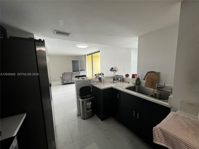 11750 SW 18th St 319-1, Miami, FL 33175