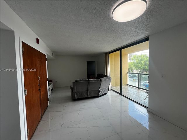 11750 SW 18th St 319-1, Miami, FL 33175